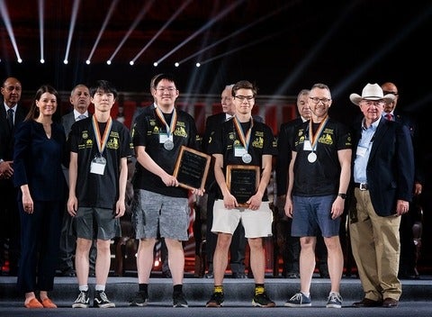 photo of the Waterloo team at 47th ICPC